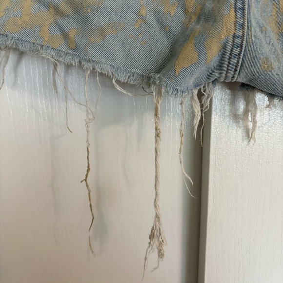 Levi's Destroyed painted Shorts - Picture 7 of 9